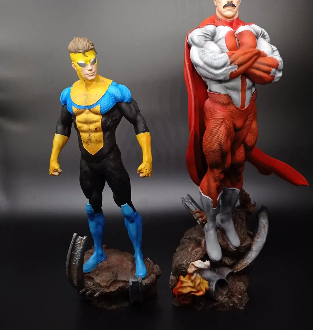 INVENCIBLE Y OMNIMAN 1/8 SCALE